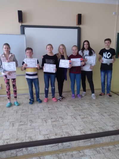 Účastníci školního kola recitační soutěže ZŠ Mládežnická Trutnov