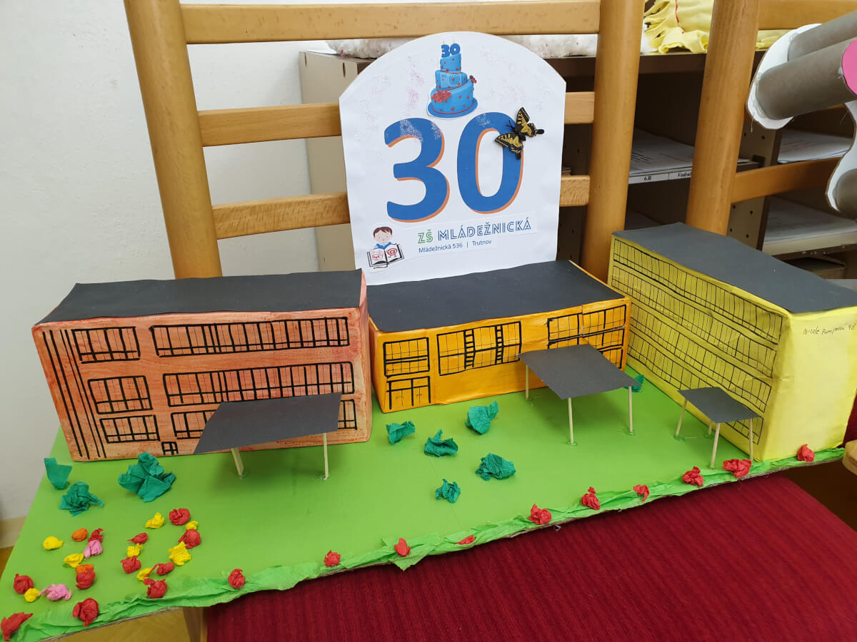 Papírový 3D model školy, Soutěž „O nejoriginálnější třicítku“