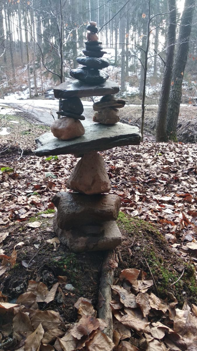 stone balancing v přírodě